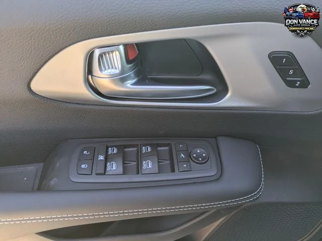 2026 Chrysler Pacifica Limited - Photo 10
