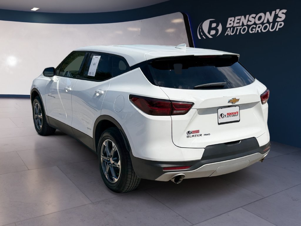 Used 2025 White Chevrolet LT image 3