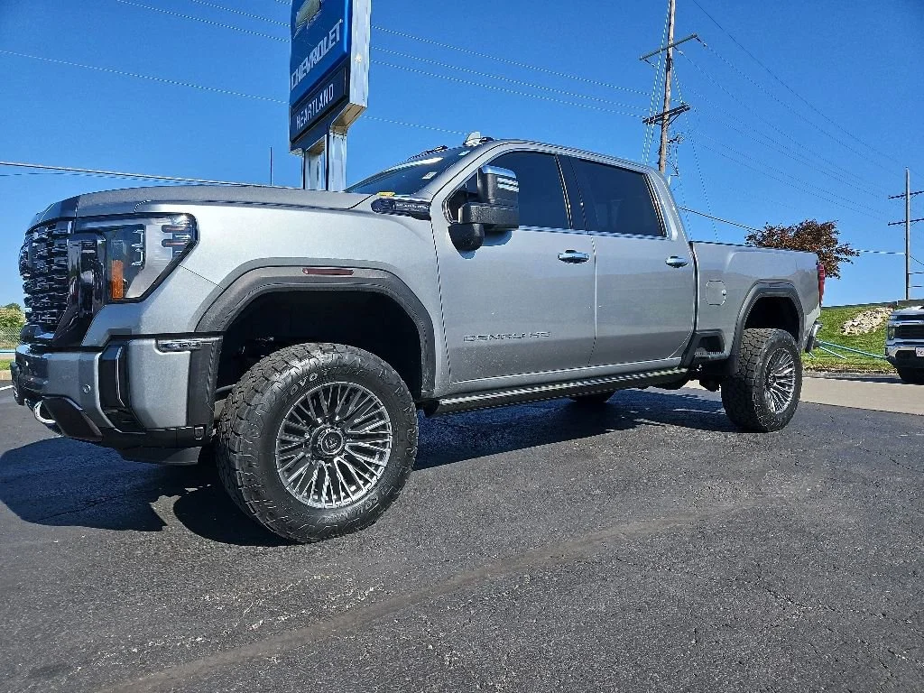 Used 2024 GMC Sierra 2500HD Denali Ultimate with VIN 1GT49XEY2RF264314 for sale in Kansas City