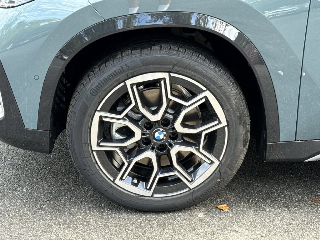 New 2027 Green Metallic BMW xDrive28i image 10
