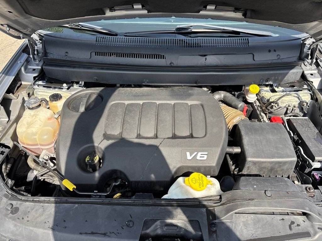 Used 2018 Silver Dodge Crossroad image 12