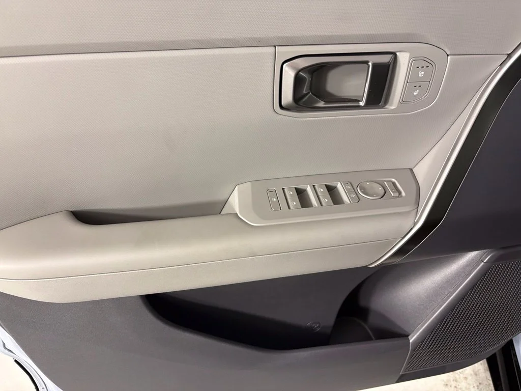 New 2027 Pale Gray Kia X-Line S image 20