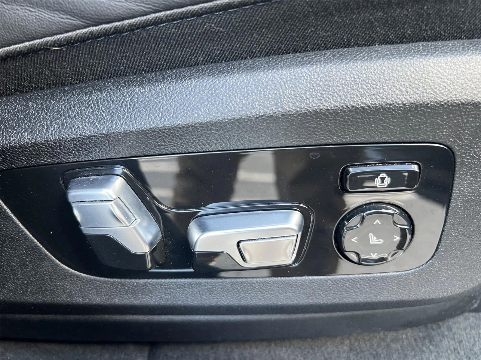 Used 2024 Skyscraper Grey Metallic BMW xDrive40i image 27