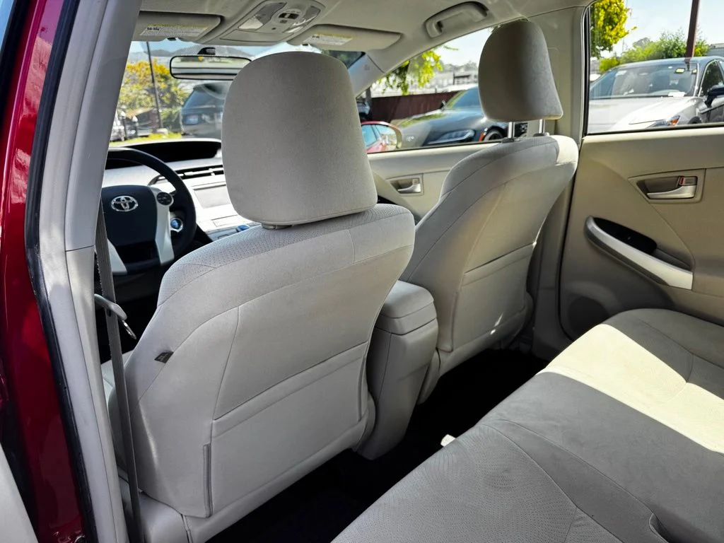 Used 2013 Red Toyota Two image 17