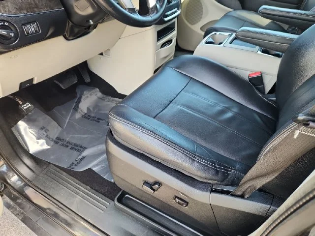 Used 2013 Black Chrysler Touring image 20