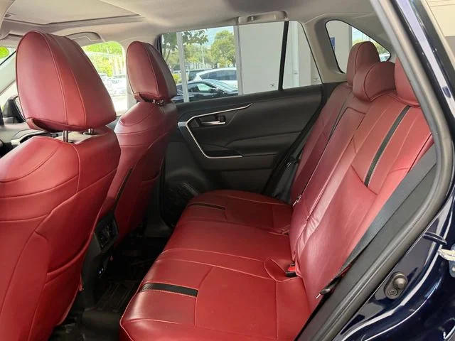 Used 2022  Toyota XLE image 7