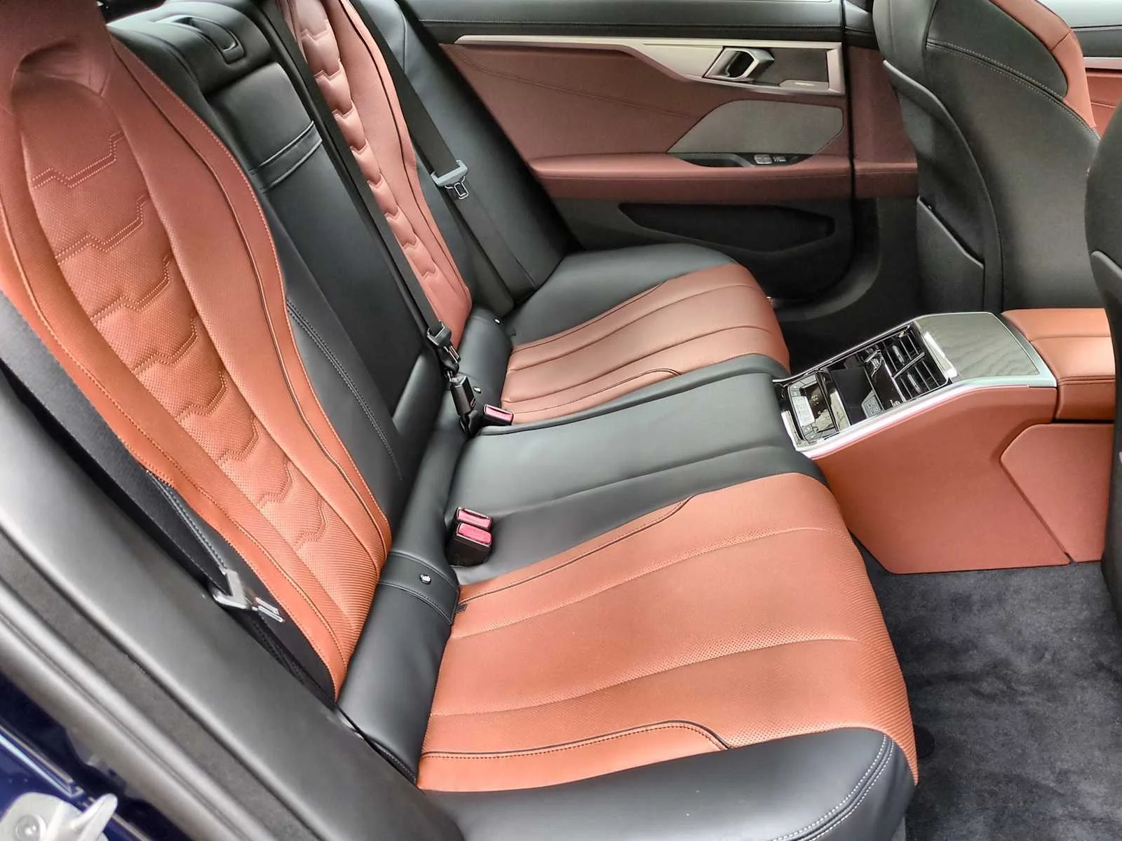 2026 BMW 8 Series 840i - Photo 21