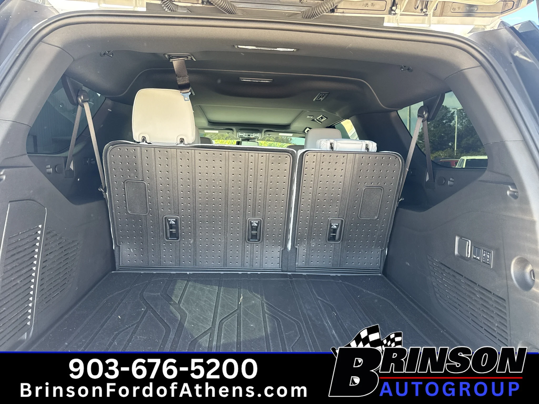 Used 2025 Iridescent Pearl Tricoat Chevrolet Premier image 9