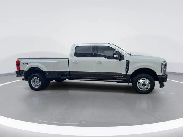 Used 2024  Ford King Ranch image 2