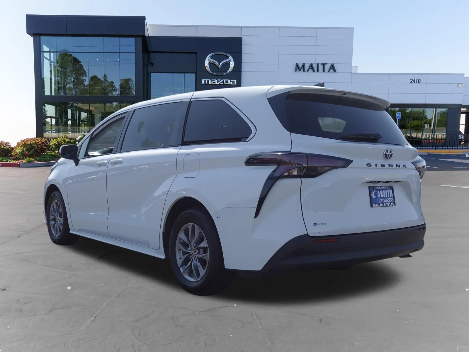 Used 2025 Ice Cap Toyota LE image 5