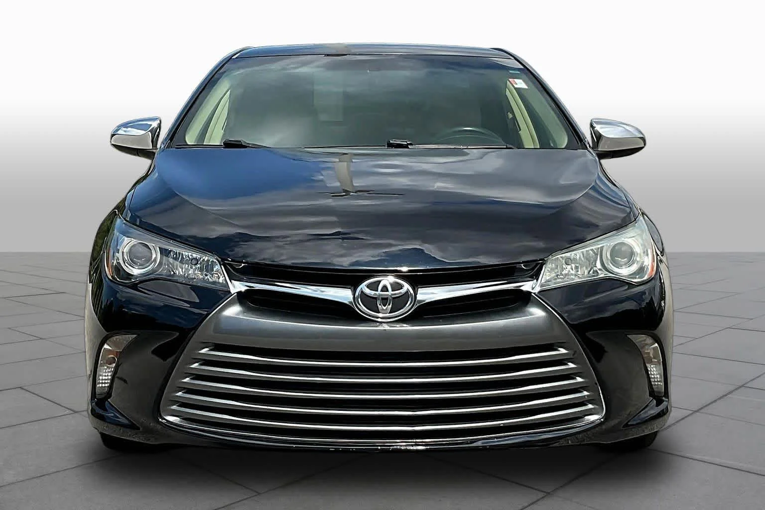 Used 2015 Attitude Black Toyota LE image 4