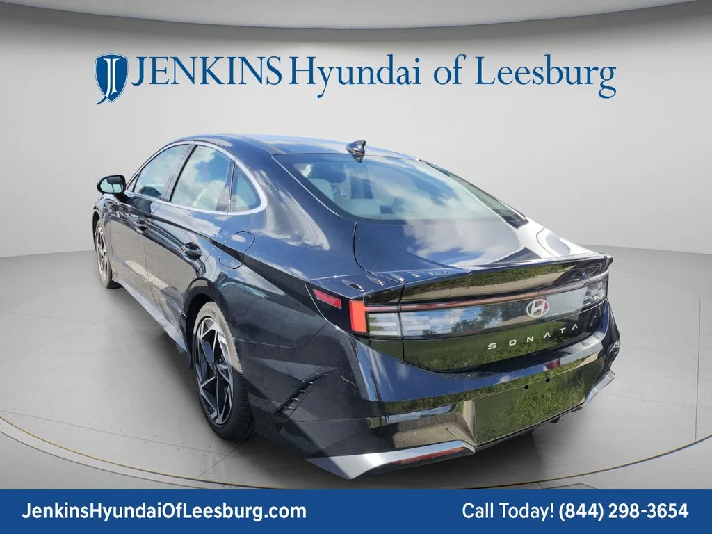 Used 2024 Black Hyundai SEL image 4
