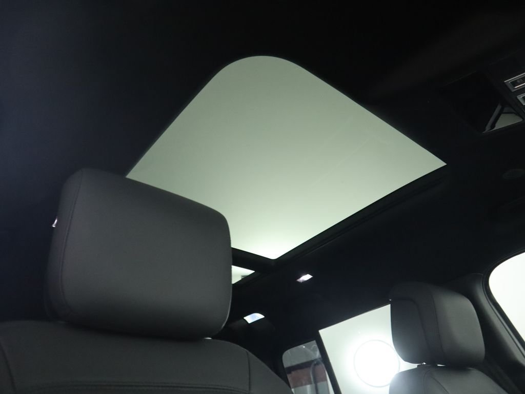 2025 Land Rover Defender S - Photo 20