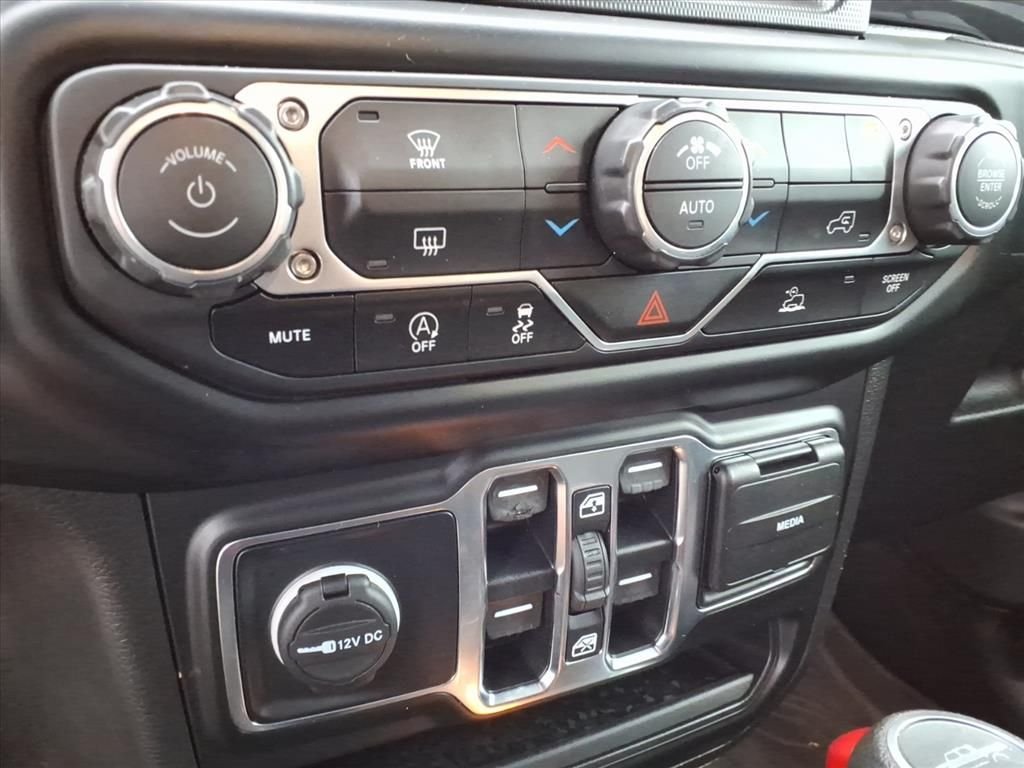 Used 2022 Green Jeep Sport image 18