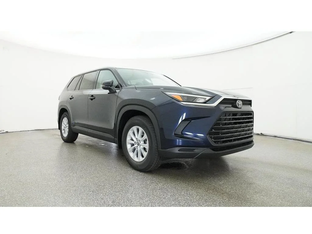 Used 2025  Toyota XLE image 35