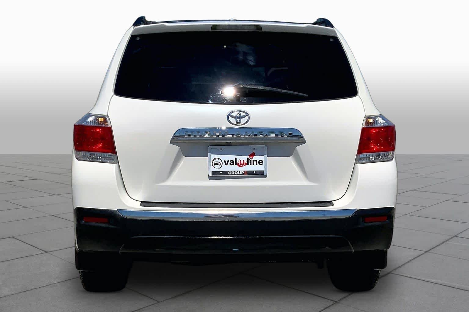 Used 2012 Blizzard Pearl Toyota  image 4
