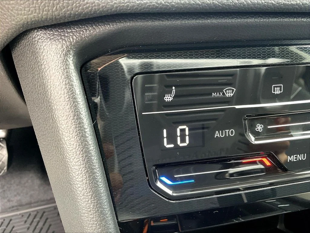 New 2026 Black Volkswagen 1.5T SE image 16