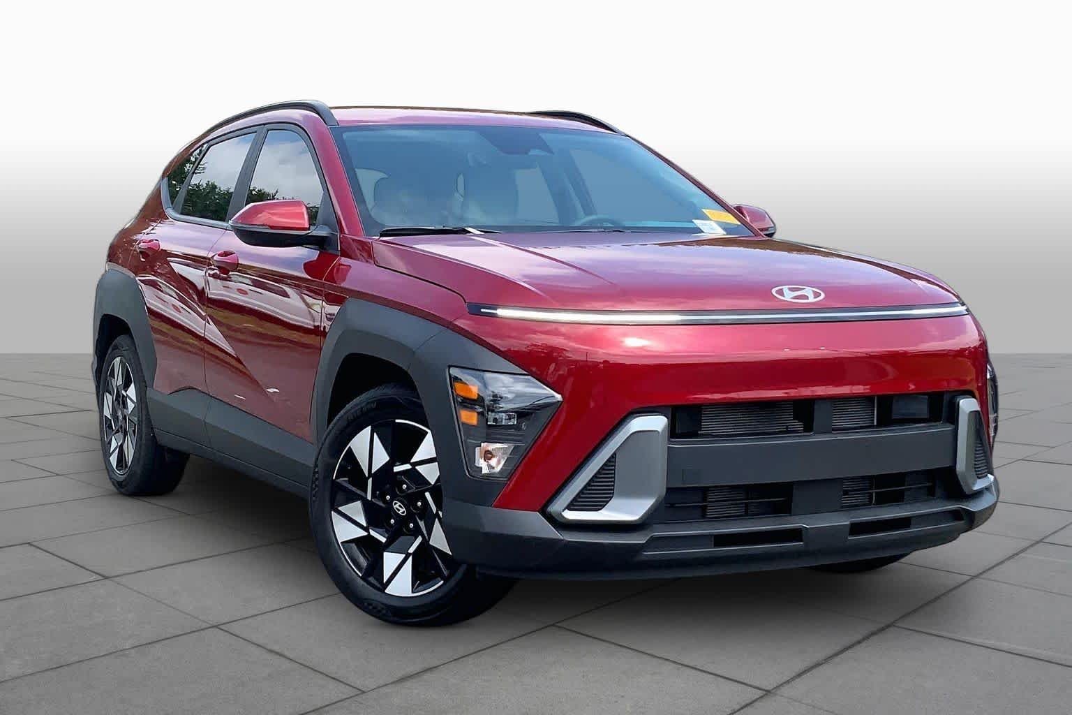 Used 2025 Ultimate Red Metallic Hyundai SEL Convenience image 3
