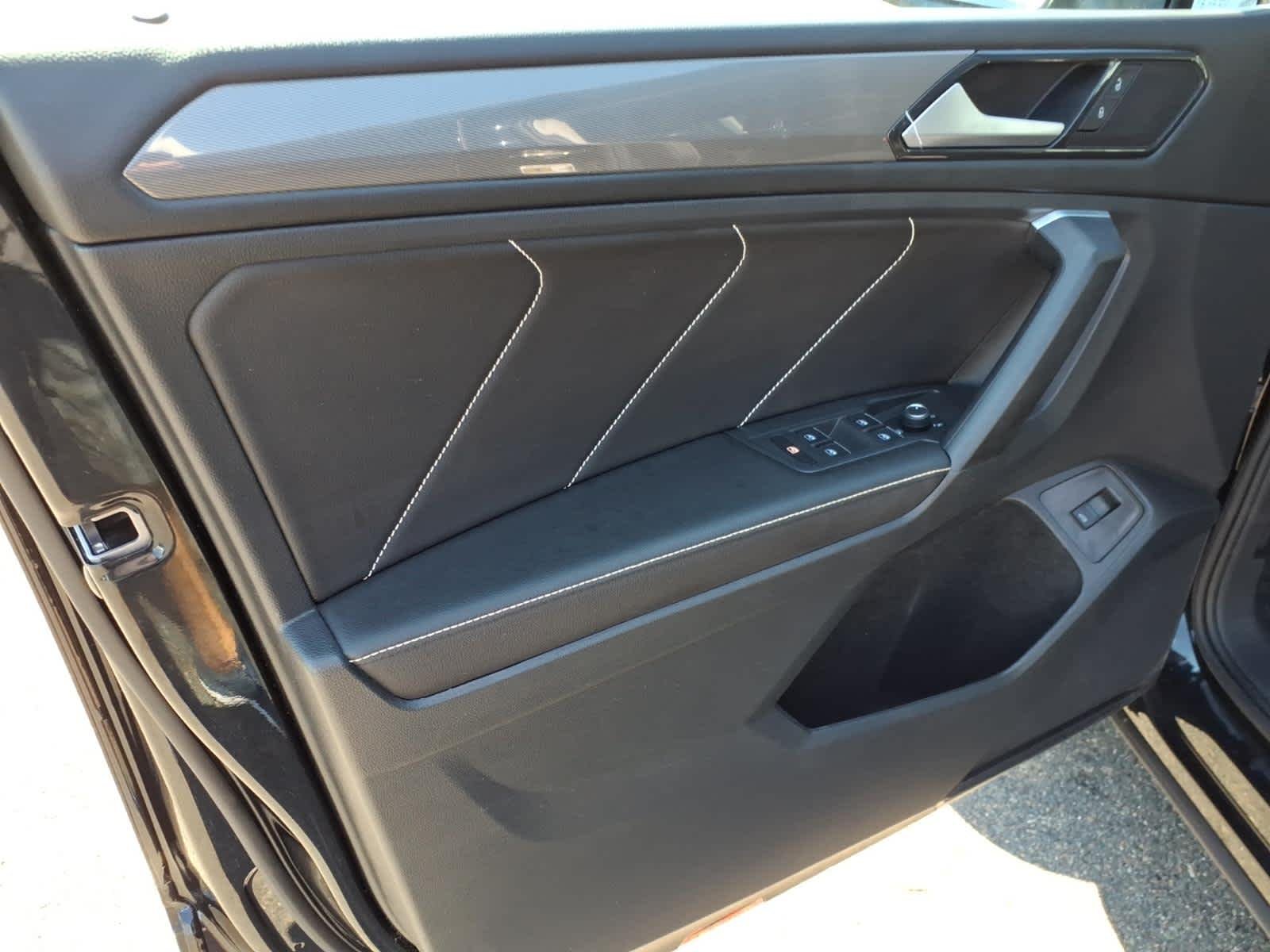 Certified Used 2023 DEEP BLACK PEARL EFFECT Volkswagen SE image 10