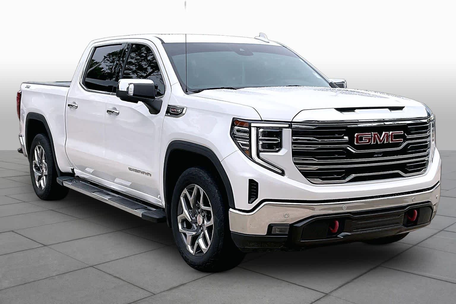 Used 2022 White Frost Tricoat GMC SLT image 3