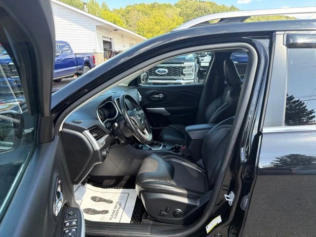 Used 2018 Diamond Black Jeep Latitude Plus image 19