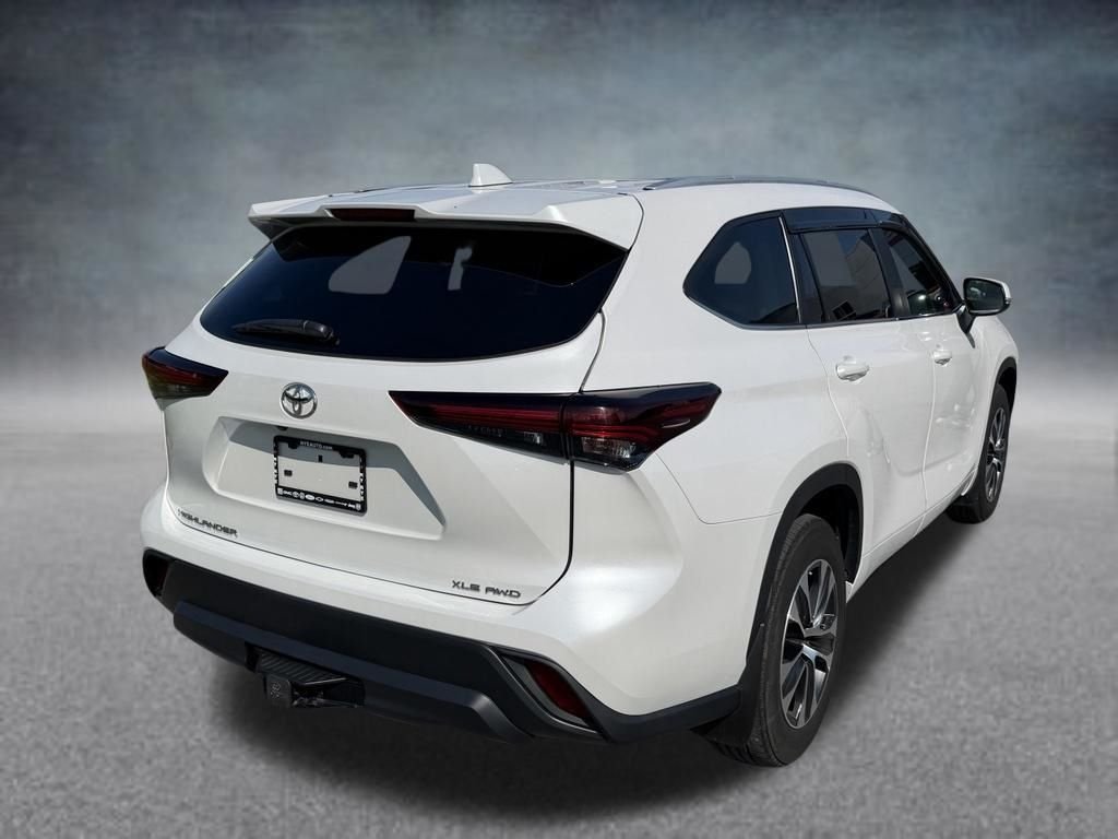Used 2024 Beige Toyota XLE image 5