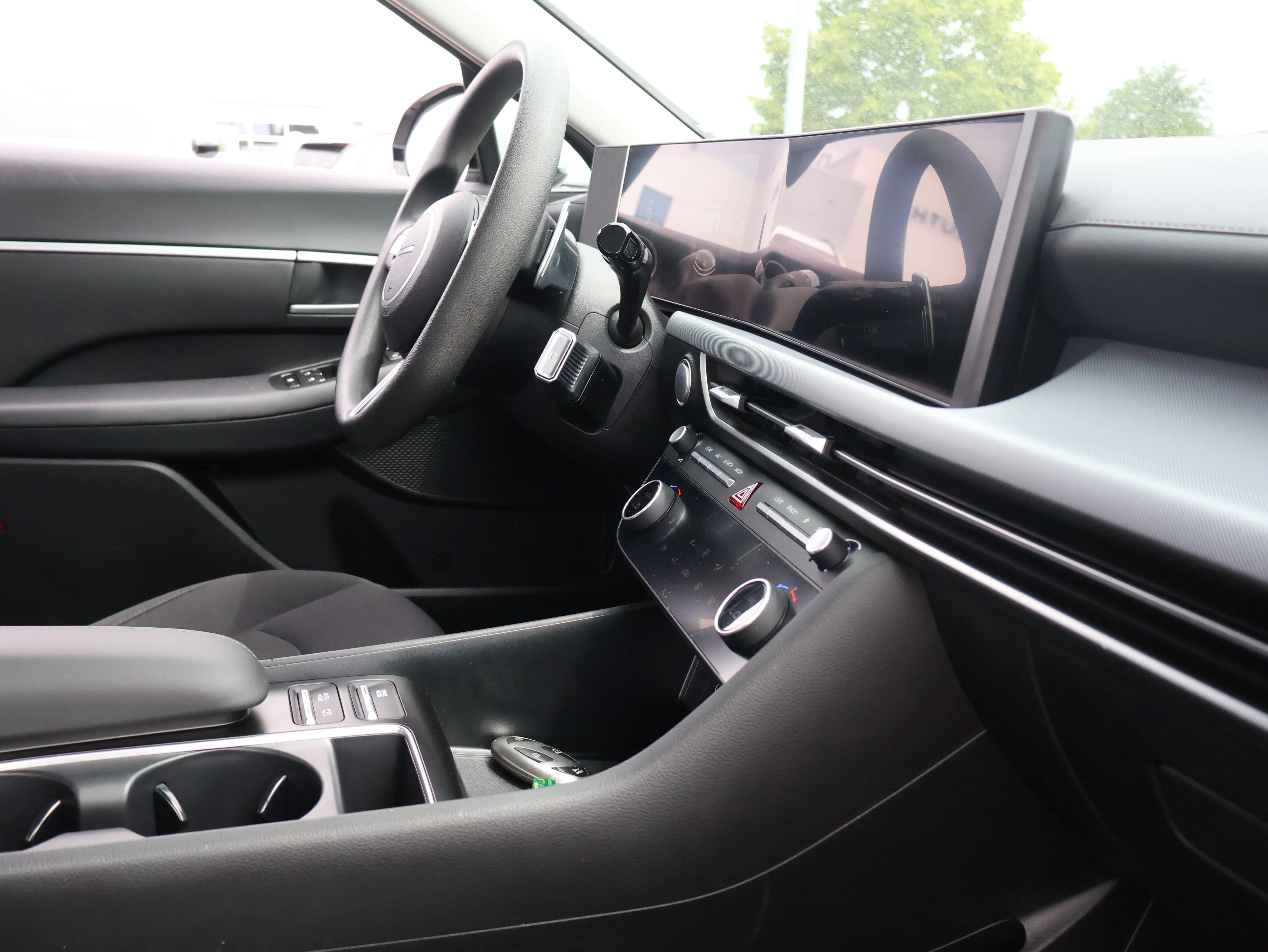 Used 2025 Aero Silver Hyundai SEL image 10