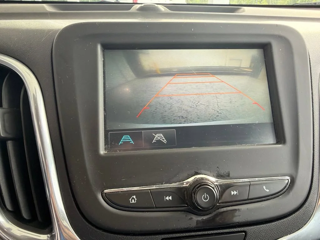 Used 2018 SUMMIT WHITE Chevrolet LS image 10