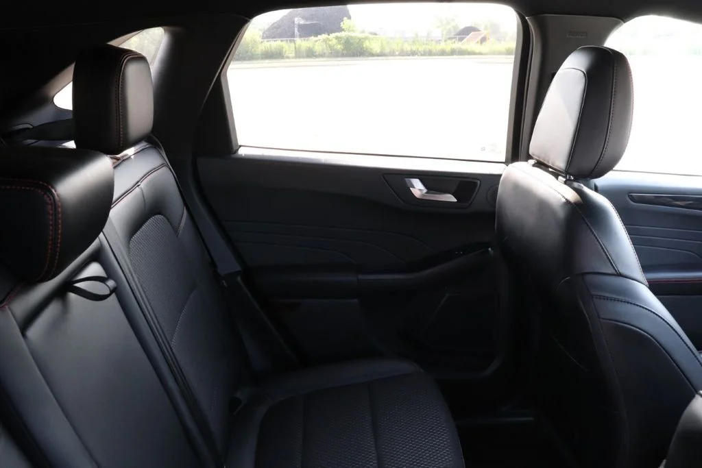 New 2025 Agate Black Metallic Ford ST-Line Select image 16