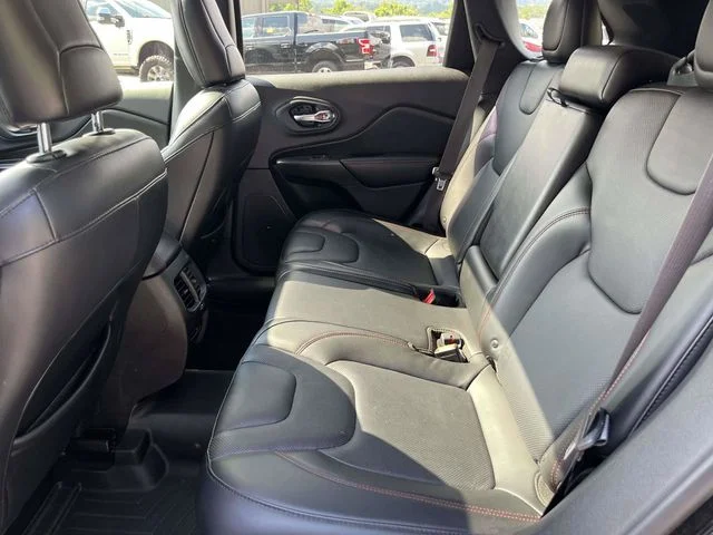Used 2019 Diamond Black Jeep Trailhawk image 15