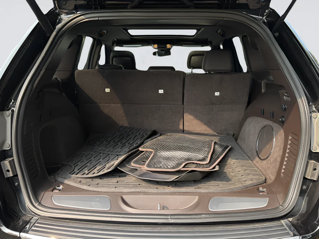 Used 2014 Black Jeep Summit image 31