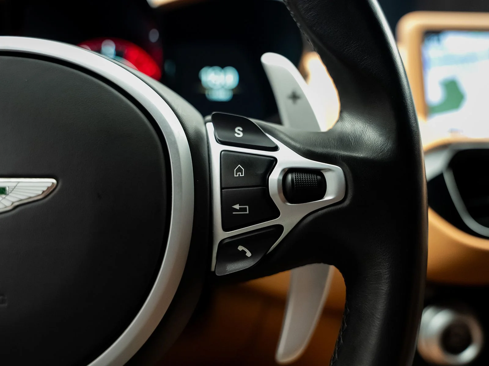 Used 2020 Red Aston Martin Base image 38
