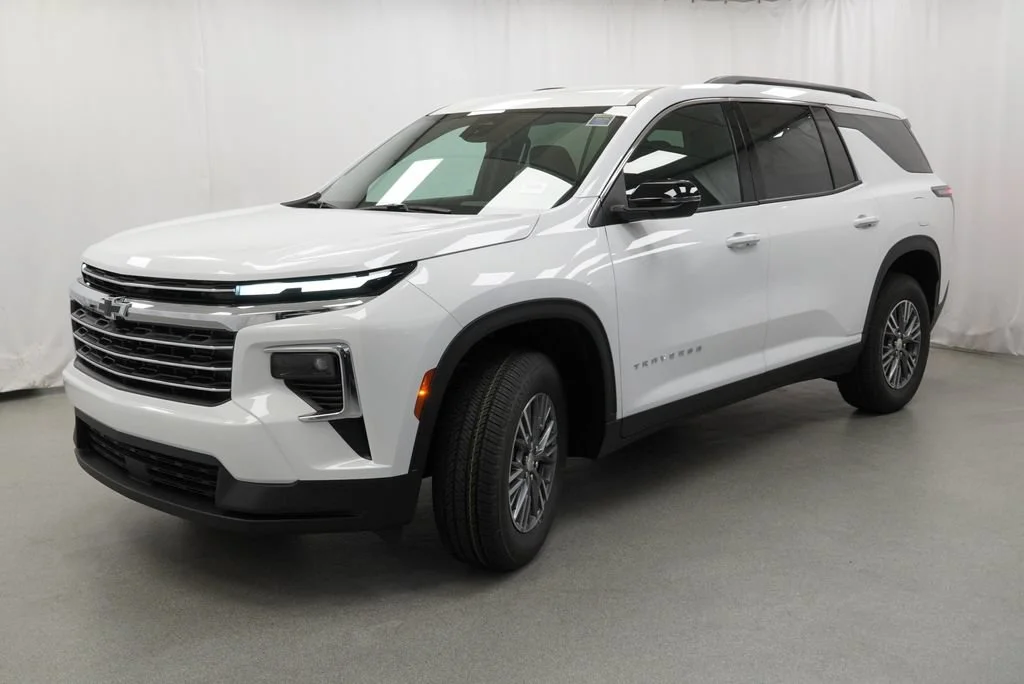 New 2027 Summit White Chevrolet LT image 4