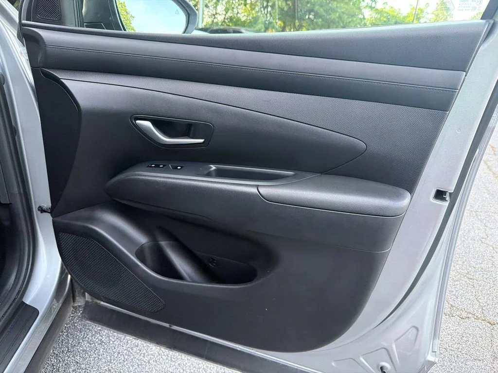Used 2025 Silver Hyundai SE image 14
