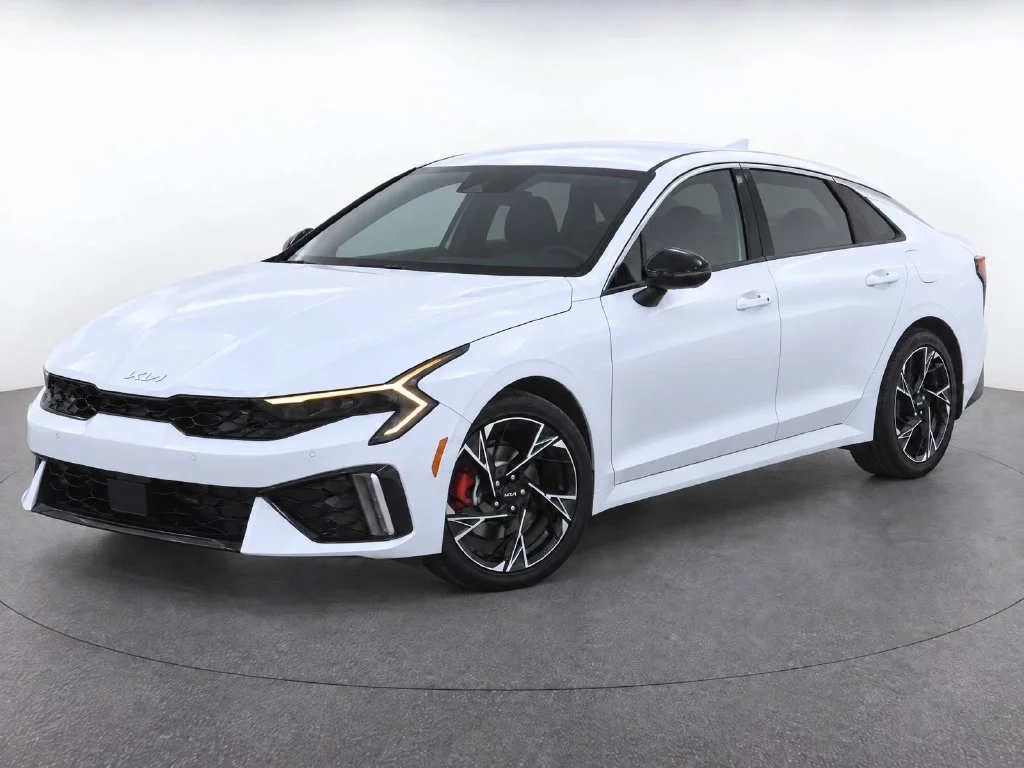 Used 2025 White Kia GT-Line image 2