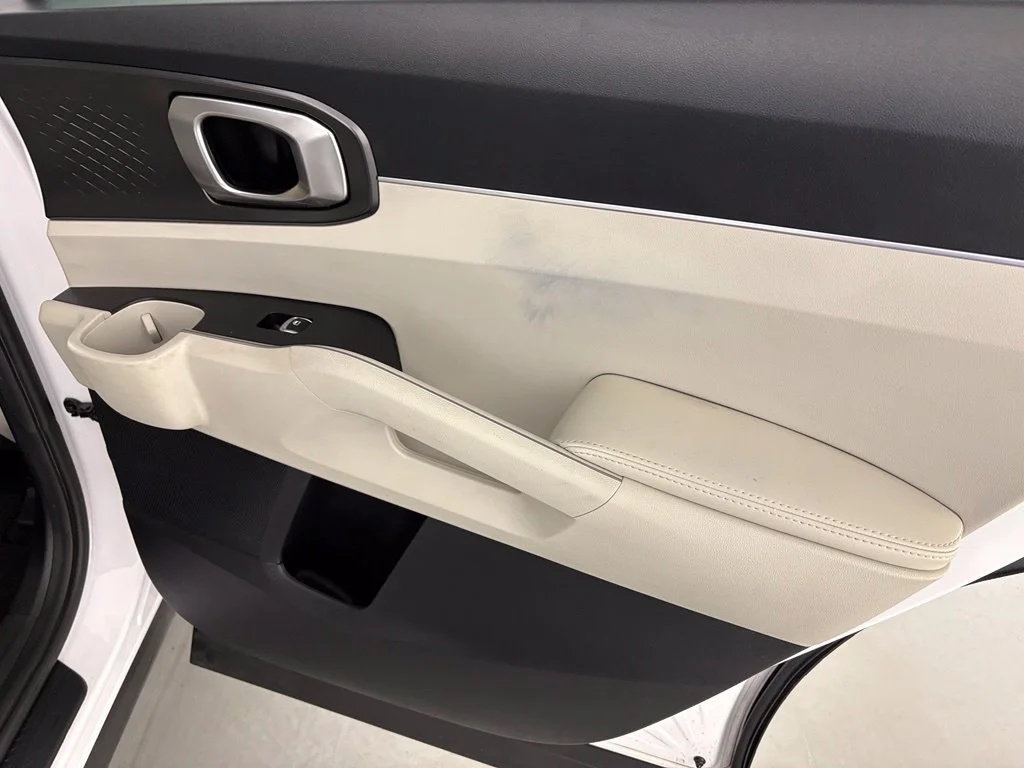 Used 2022 White Kia S image 43