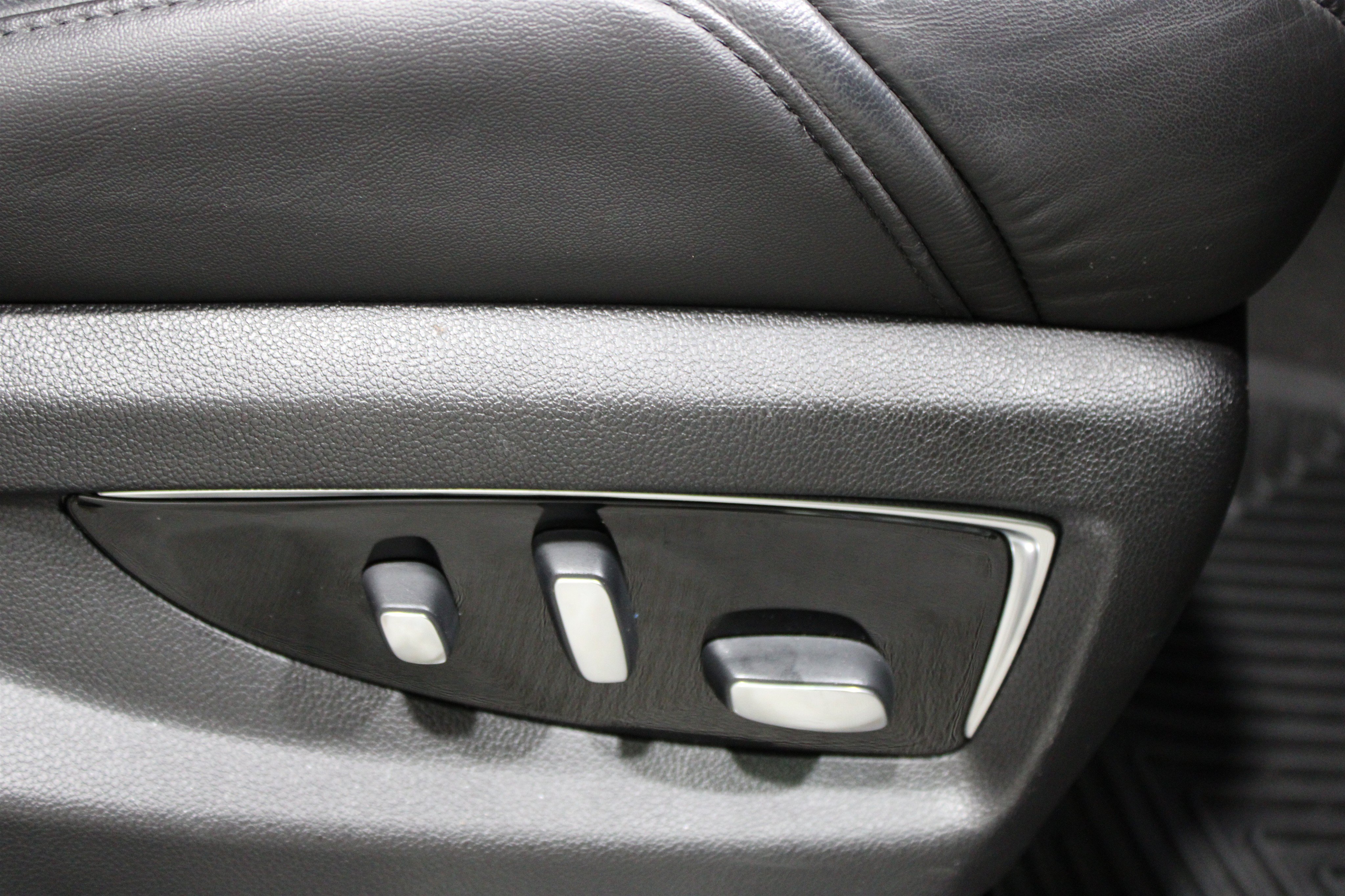 Used 2019 Black Raven Cadillac Luxury image 39