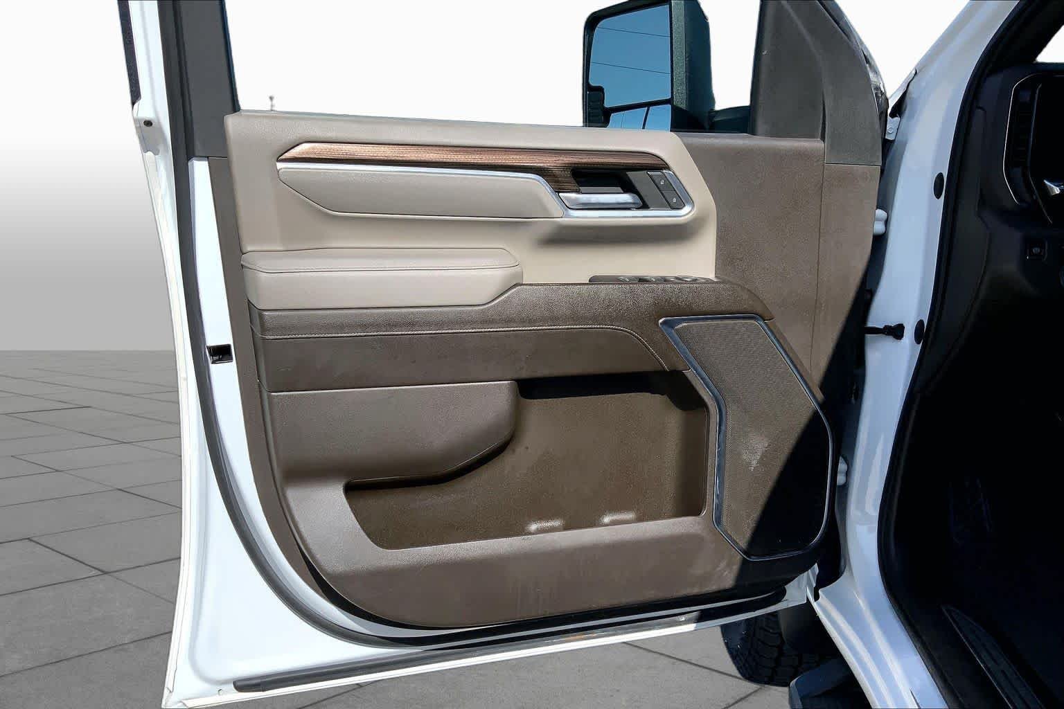 Used 2024 Summit White Chevrolet LT image 21