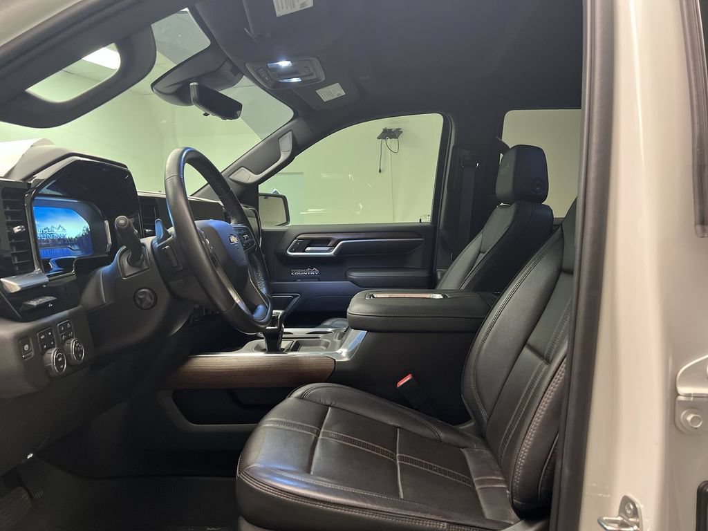 Used 2022 Iridescent Pearl Tricoat Chevrolet High Country image 11