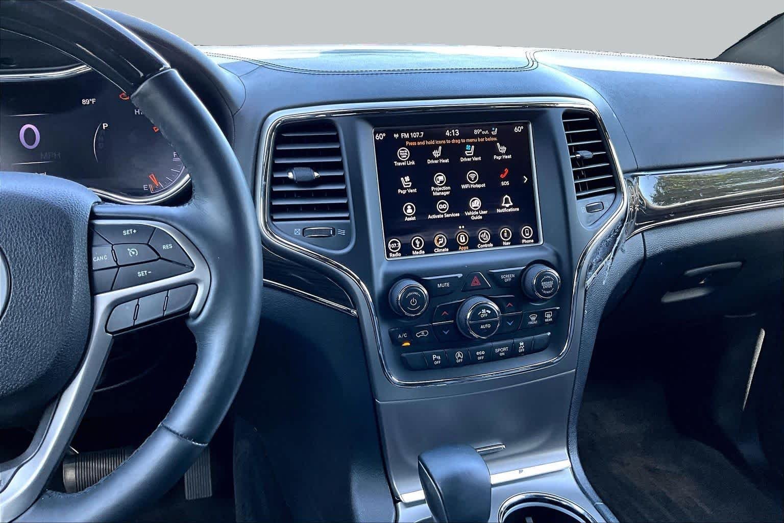 Used 2018 Diamond Black Crystal Pearlcoat Jeep Overland image 7