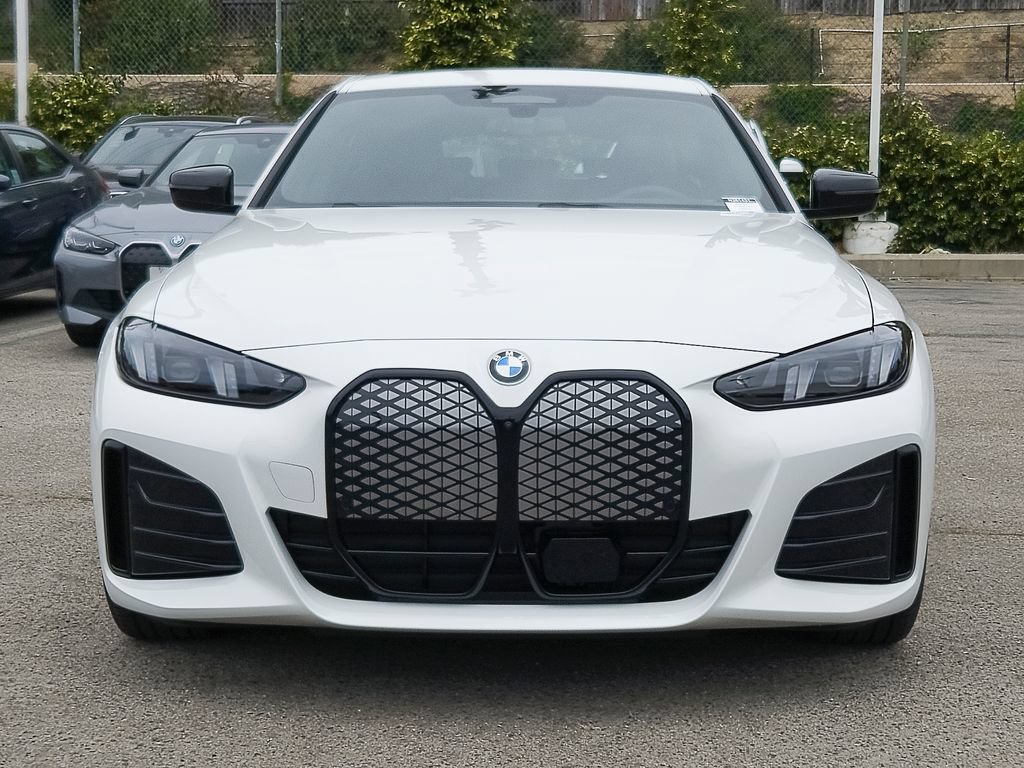New 2026 Alpine White BMW xDrive40 image 3