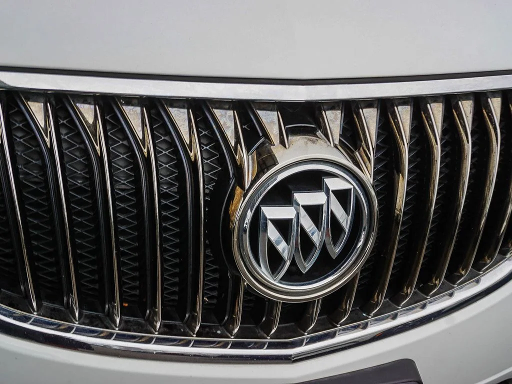 Used 2017 White Buick Essence image 12