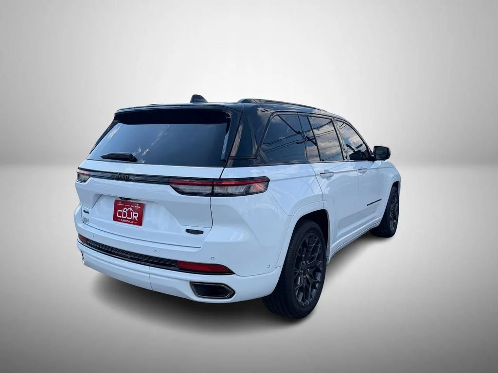 Used 2024 White Jeep Summit Reserve image 4
