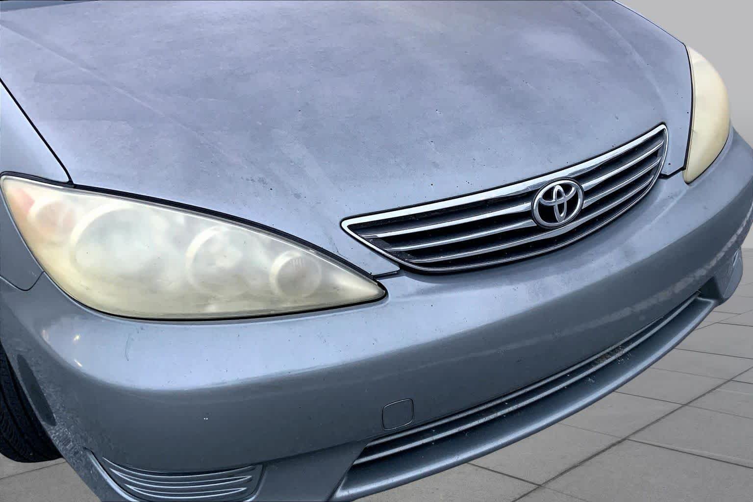 Used 2005 Phantom Gray Pearl Toyota STD image 23