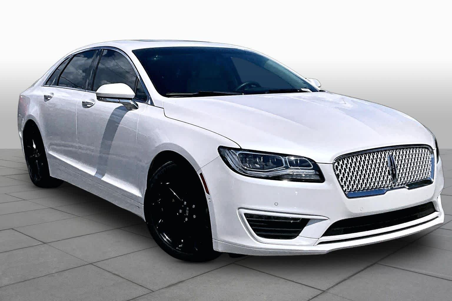 Used 2020 White Platinum Metallic Tri-Coat Lincoln Reserve image 3