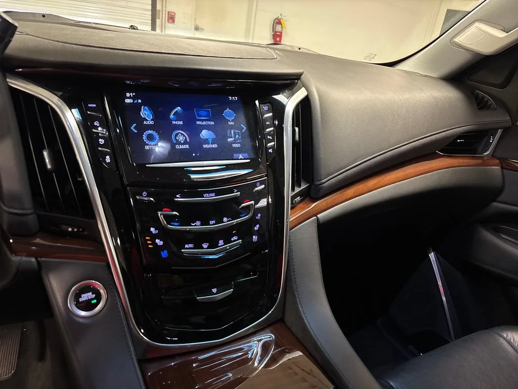 Used 2018 DARK GRANITE METALLIC Cadillac Premium Luxury image 30
