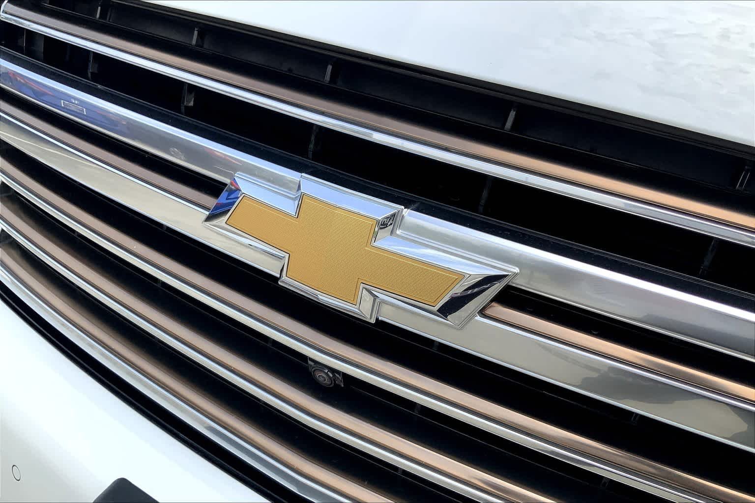Used 2022 Summit White Chevrolet High Country image 27