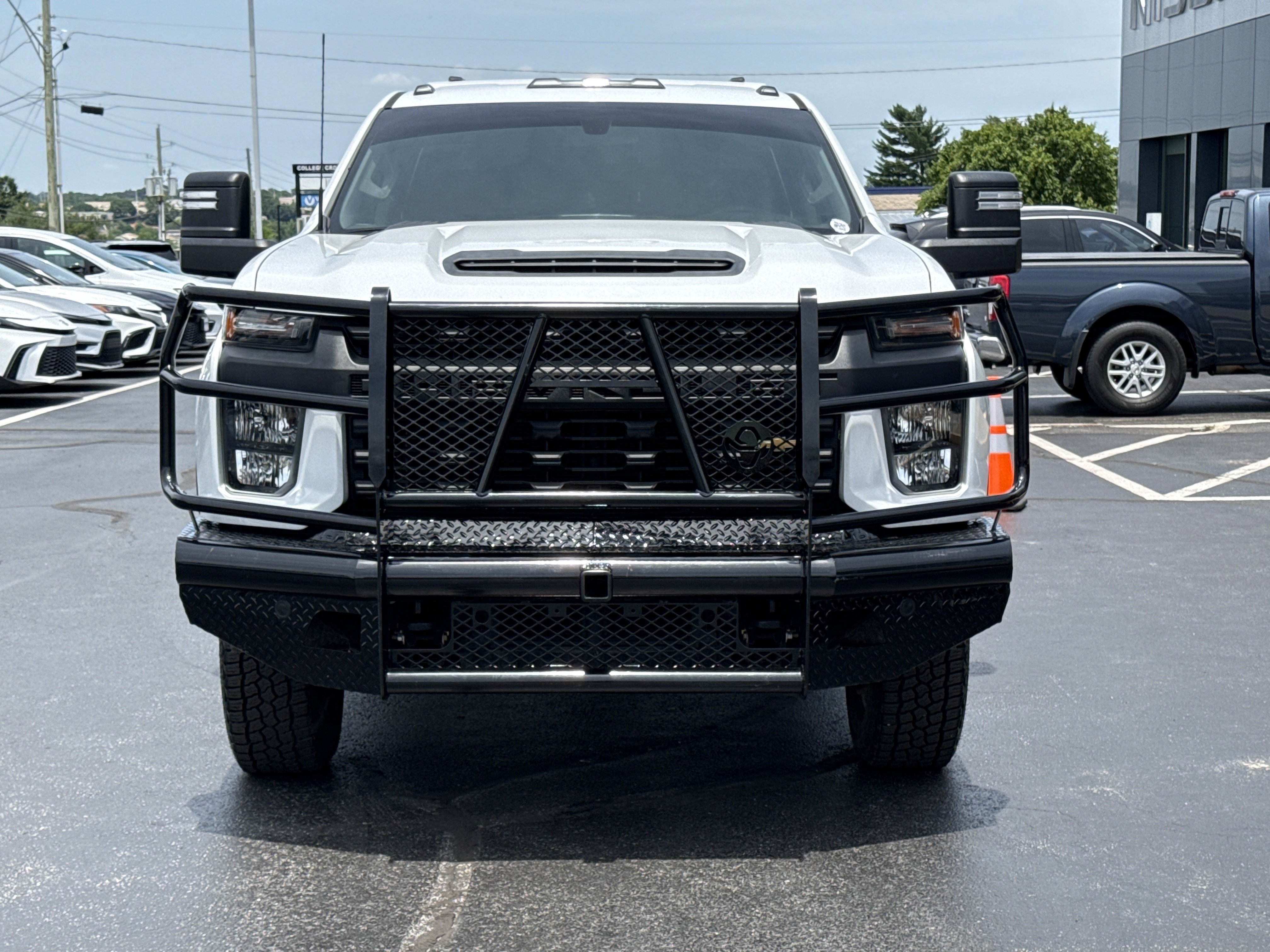 Used 2020 Summit White Chevrolet 4WD image 8