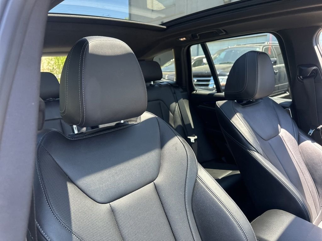 Used 2023 White BMW xDrive30i image 38