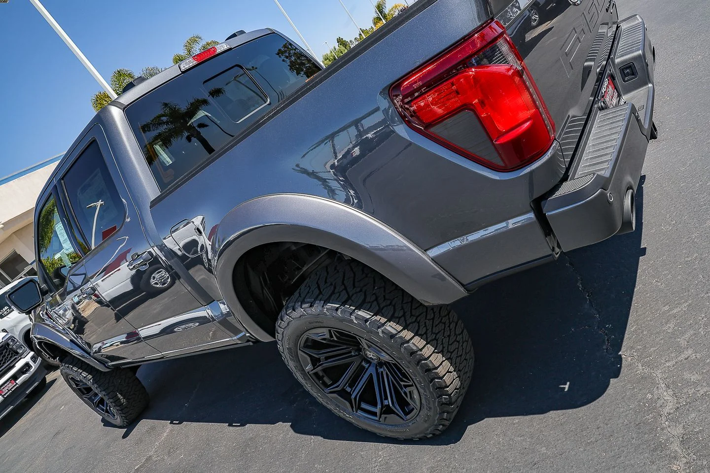 New 2026 Carbonized Gray Metallic Ford XLT image 11